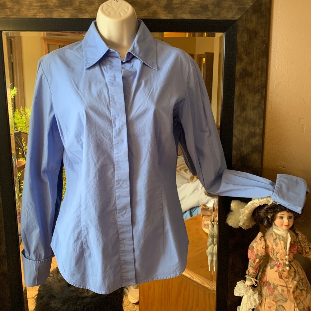 Fitted blue shirt